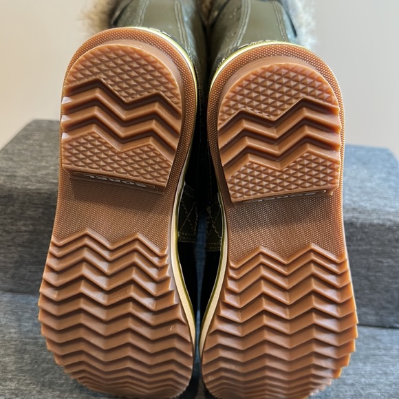 Like new! Sorel boots - Picture 3 of 3